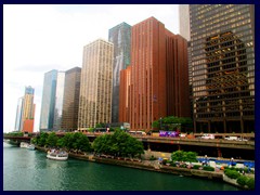 Skyline from the Loop, street level 01 - Near East Side, Chicago River